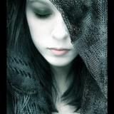 d... adevarat tot ce spune, sunt eu mai si romantica. nocturna, imi place sa stau singura intr-un